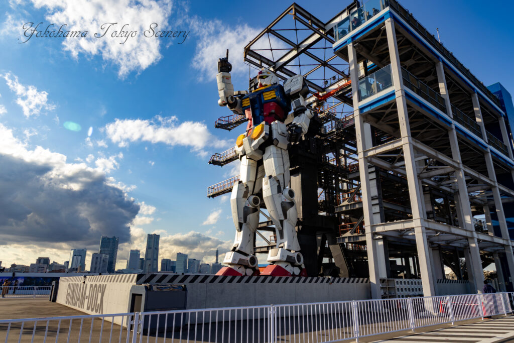 昼のガンダムファクトリーヨコハマと実物大ガンダム